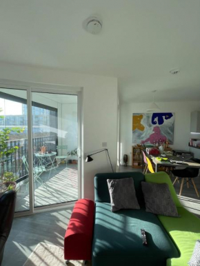 Bright 1BD Flat wBalcony - Heart of Brixton!